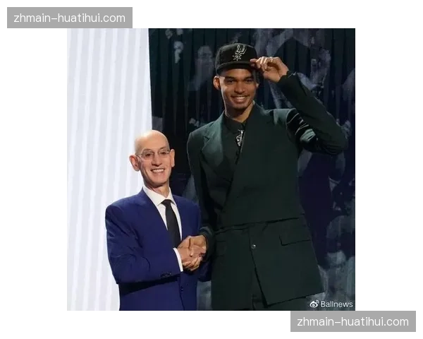 斯普利特双重预案：针对文班亚马在场与缺席的防守布置差异